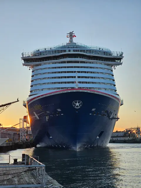Carnival Jubilee(Carnival Cruise Line)の外観