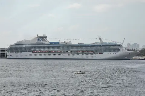 Coral Princess（Princess Cruises）の外観