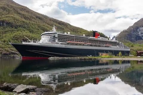 Queen Mary 2（キュナード・ライン (Cunard Line)）の外観