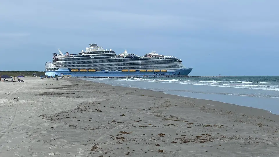 Exterior of Utopia of the Seas (Royal Caribbean International), sailing