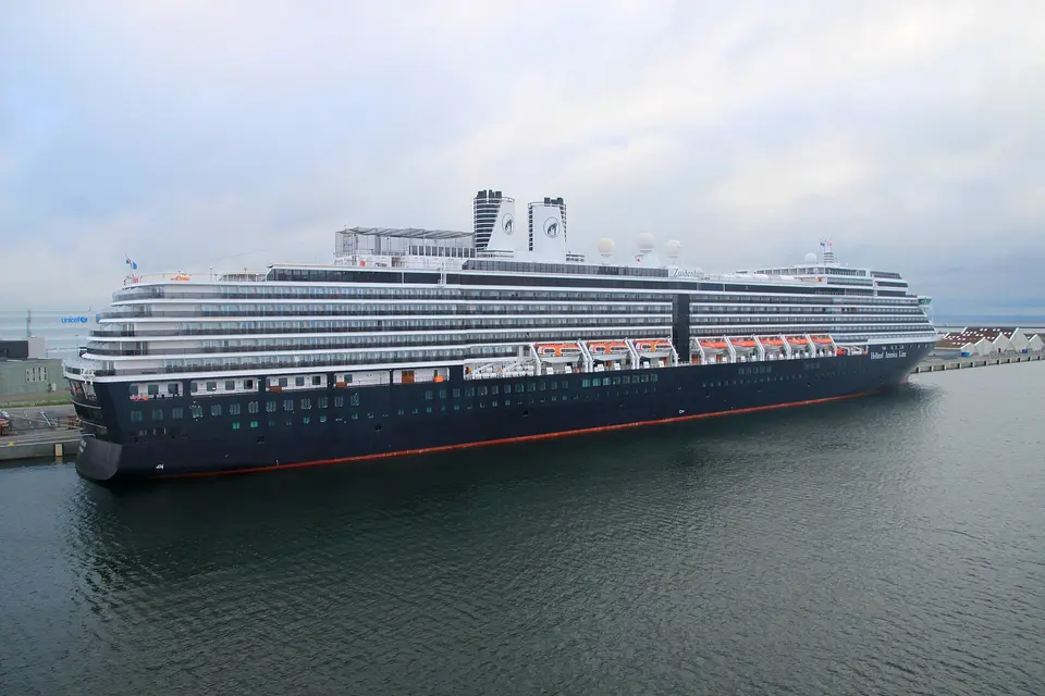 Zuiderdam（Holland America Line）の外観